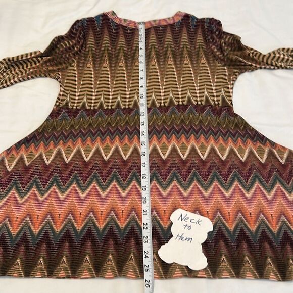 Karen Kane size small 3/4 sleeve Vibrant Zigzag Pattern shark bite hem tunic EUC - Picture 8 of 10